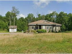 90 Englehart ST Dieppe, NB E1A 8H3