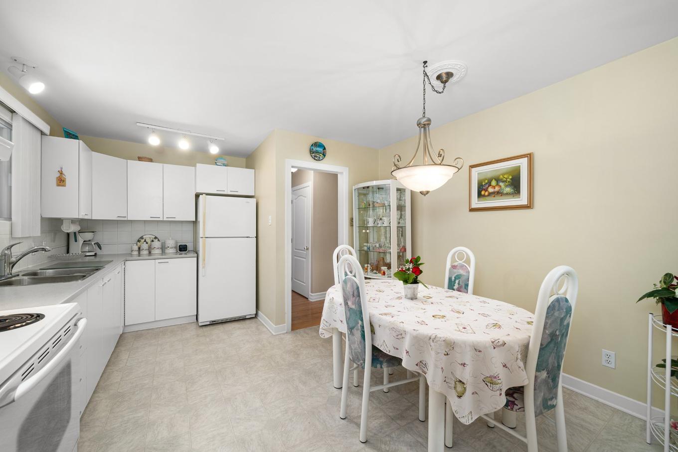 Cuisine - 1080 Rue Jean-De Brébeuf, Laval (Duvernay), QC - Indoor