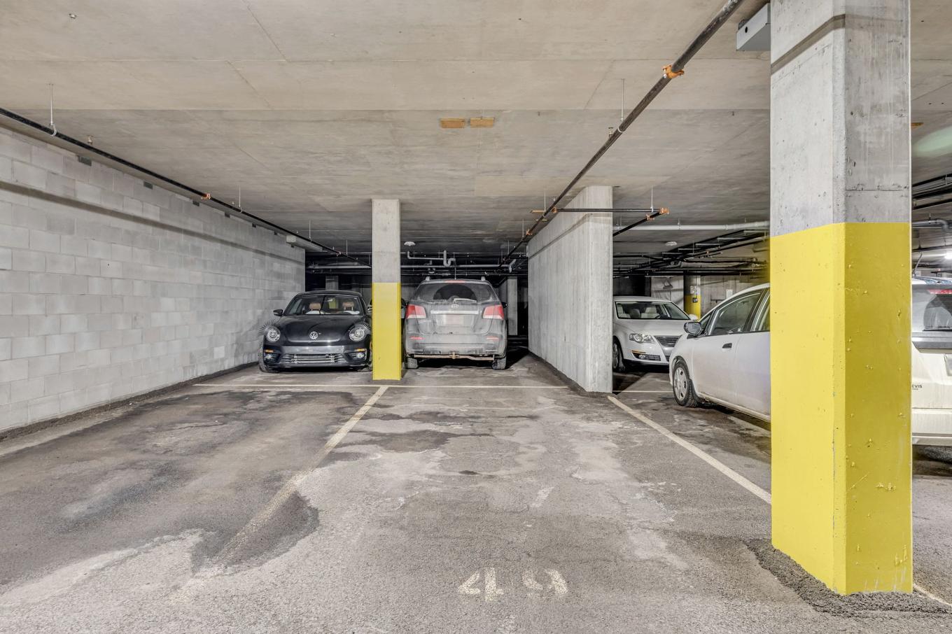Stationnement - 513-1600 Rue Métivier, Lévis (Desjardins), QC - Indoor Photo Showing Garage