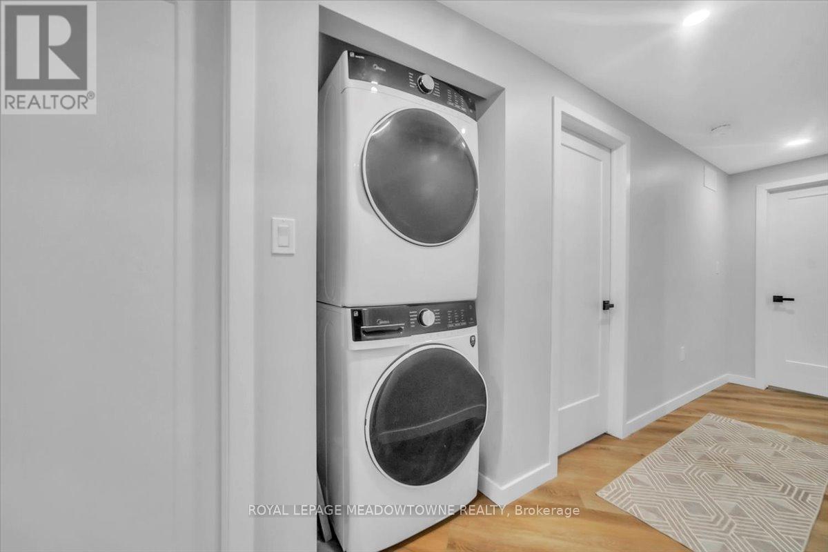 80 Mcanulty Boulevard, Hamilton, ON - Indoor Photo Showing Laundry Room