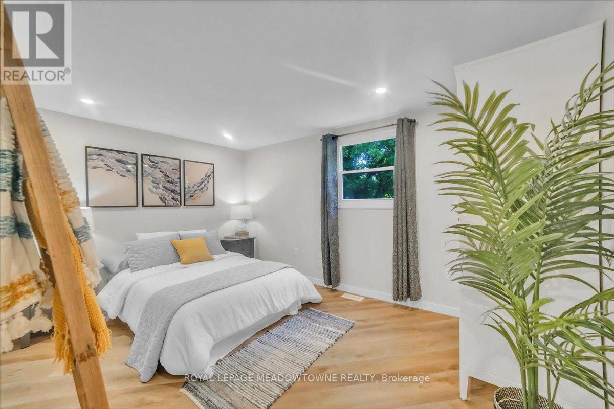 80 Mcanulty Boulevard, Hamilton, ON - Indoor Photo Showing Bedroom