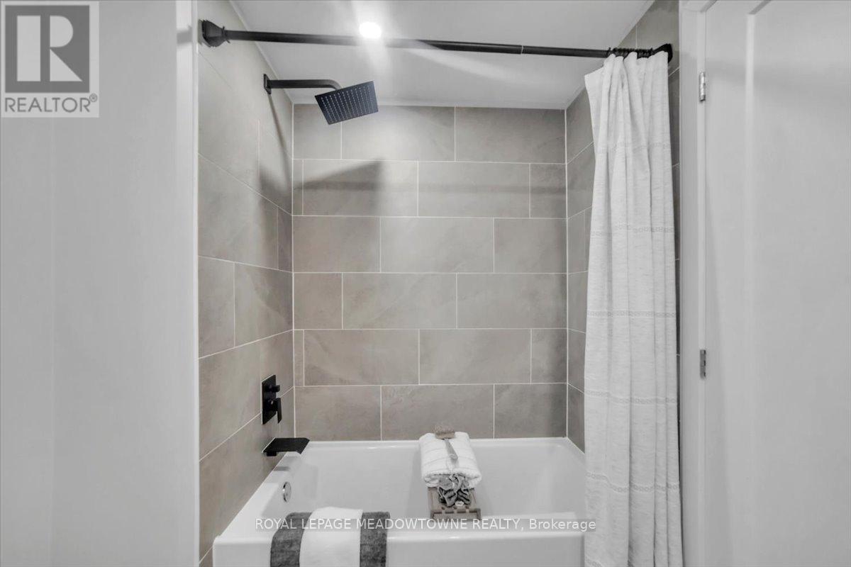 80 Mcanulty Boulevard, Hamilton, ON - Indoor Photo Showing Bathroom