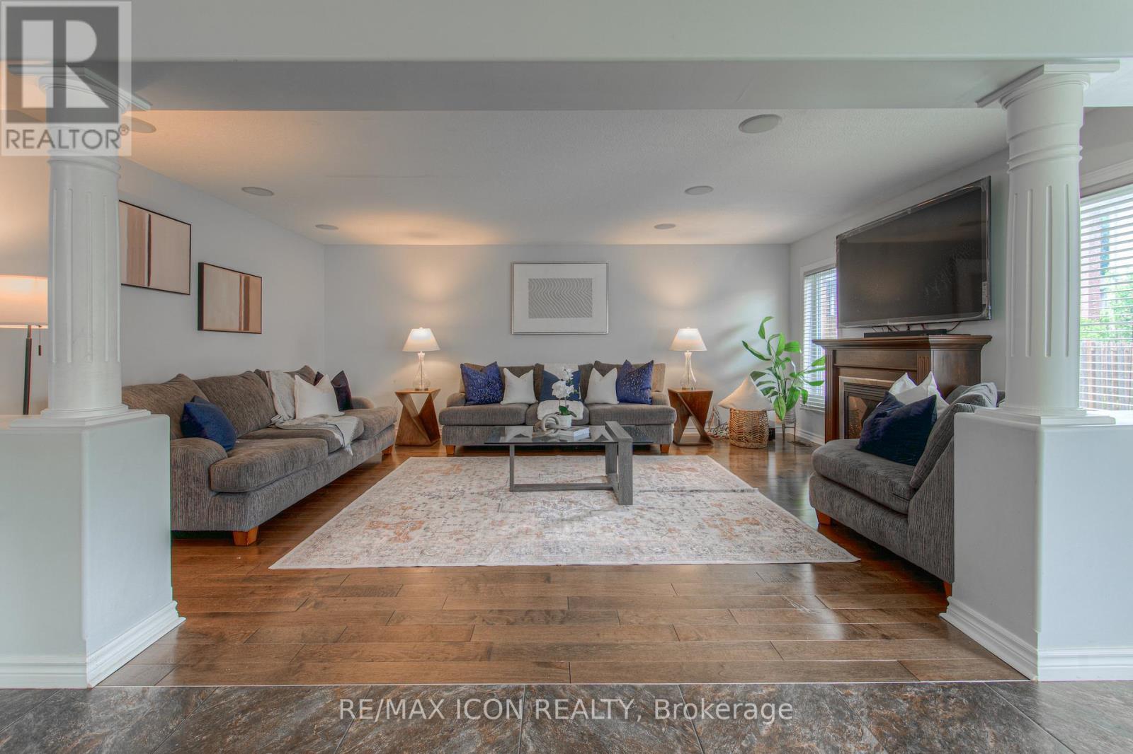 139 Pebblecreek Drive, Kitchener, ON - Indoor Photo Showing Living Room