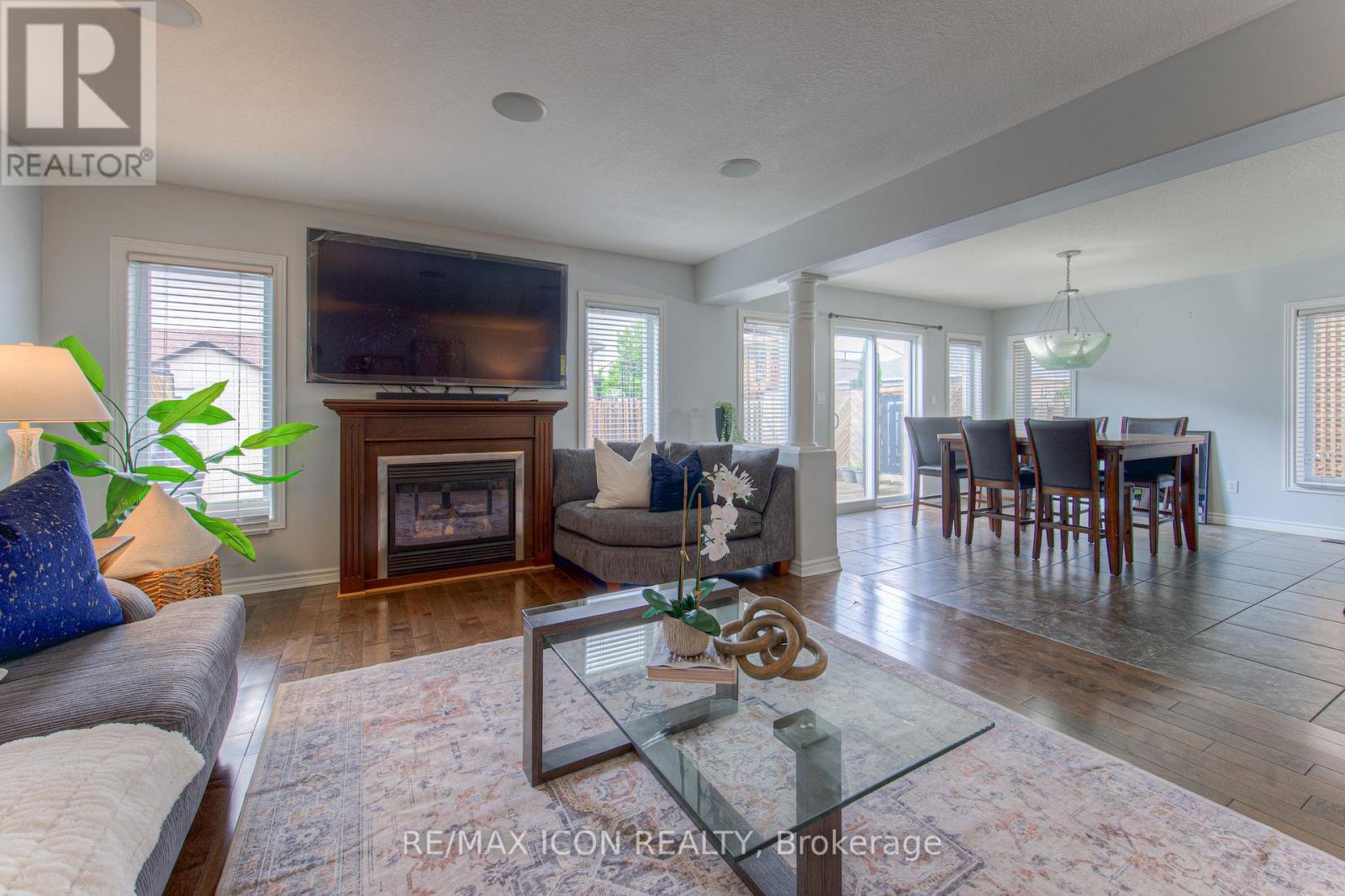 139 Pebblecreek Drive, Kitchener, ON - Indoor Photo Showing Living Room With Fireplace