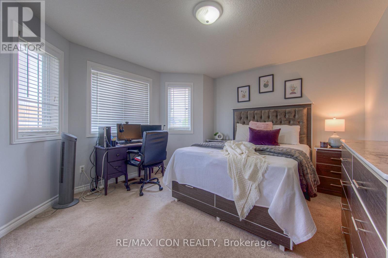 139 Pebblecreek Drive, Kitchener, ON - Indoor Photo Showing Bedroom