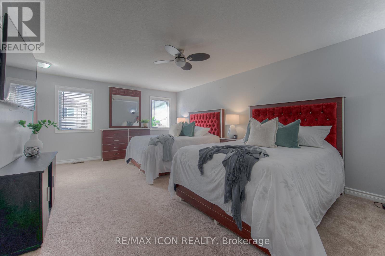 139 Pebblecreek Drive, Kitchener, ON - Indoor Photo Showing Bedroom