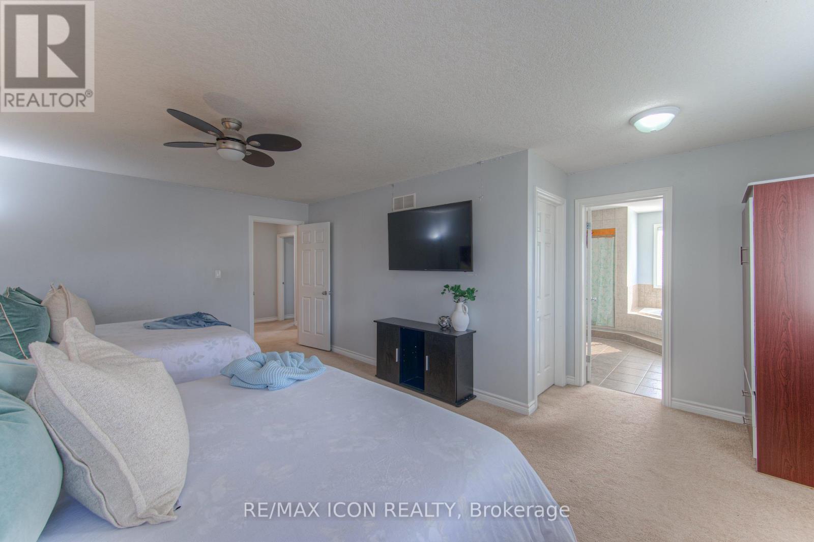 139 Pebblecreek Drive, Kitchener, ON - Indoor Photo Showing Bedroom