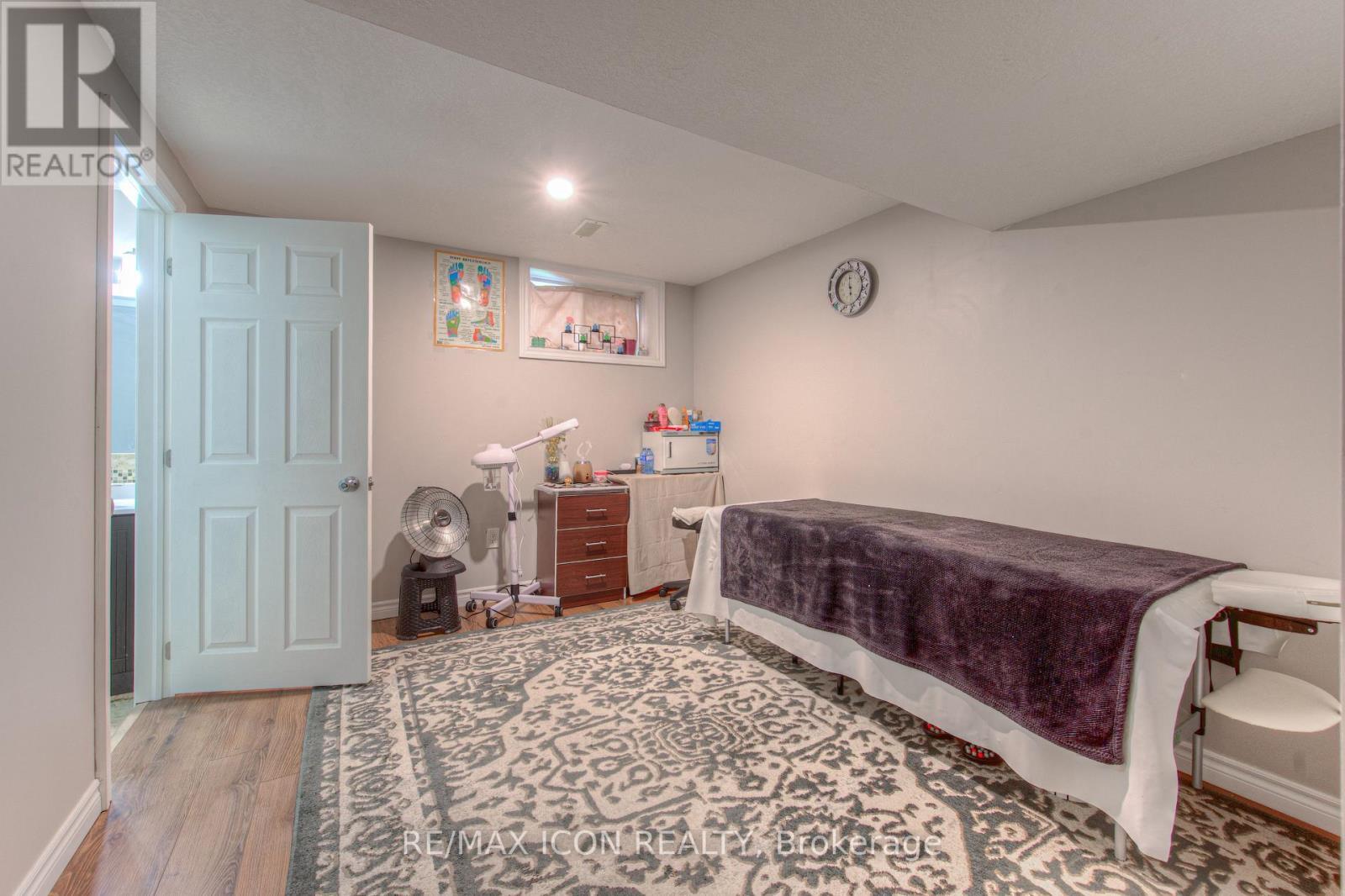 139 Pebblecreek Drive, Kitchener, ON - Indoor Photo Showing Bedroom