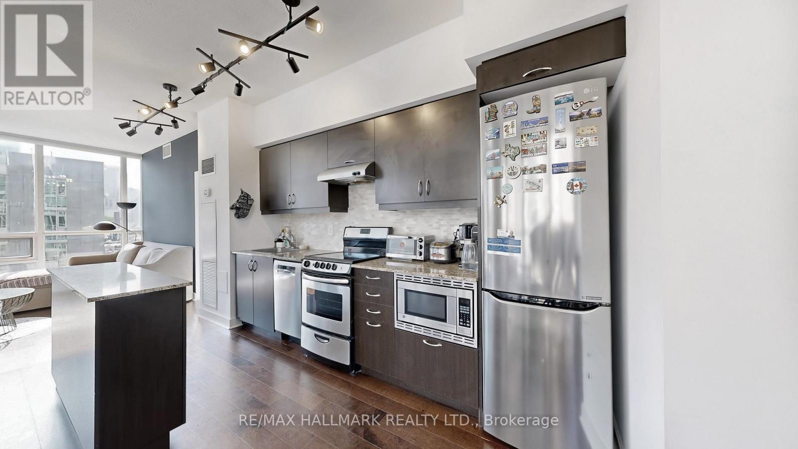 605 - 320 Richmond Street E, Toronto, ON - Indoor Photo Showing Kitchen