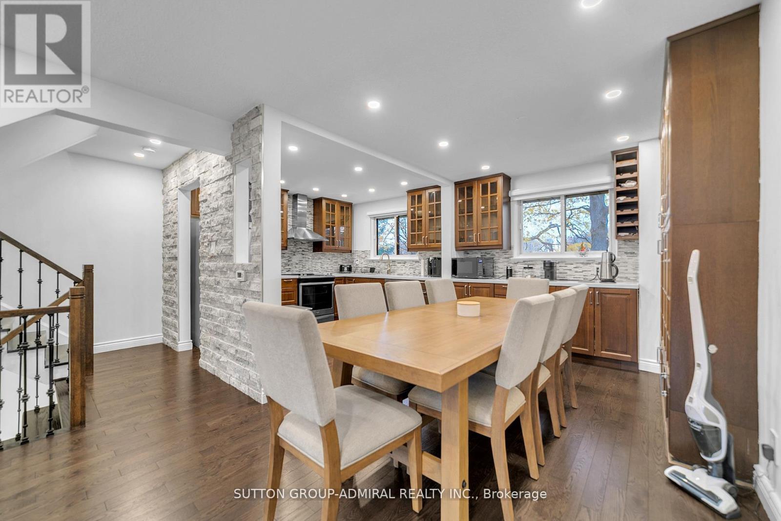40 Stately Way, Markham, ON - Indoor Photo Showing Dining Room