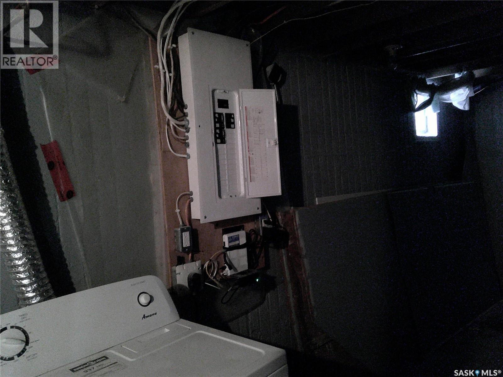 1268 Mcintosh Street, Regina, SK - Indoor Photo Showing Laundry Room