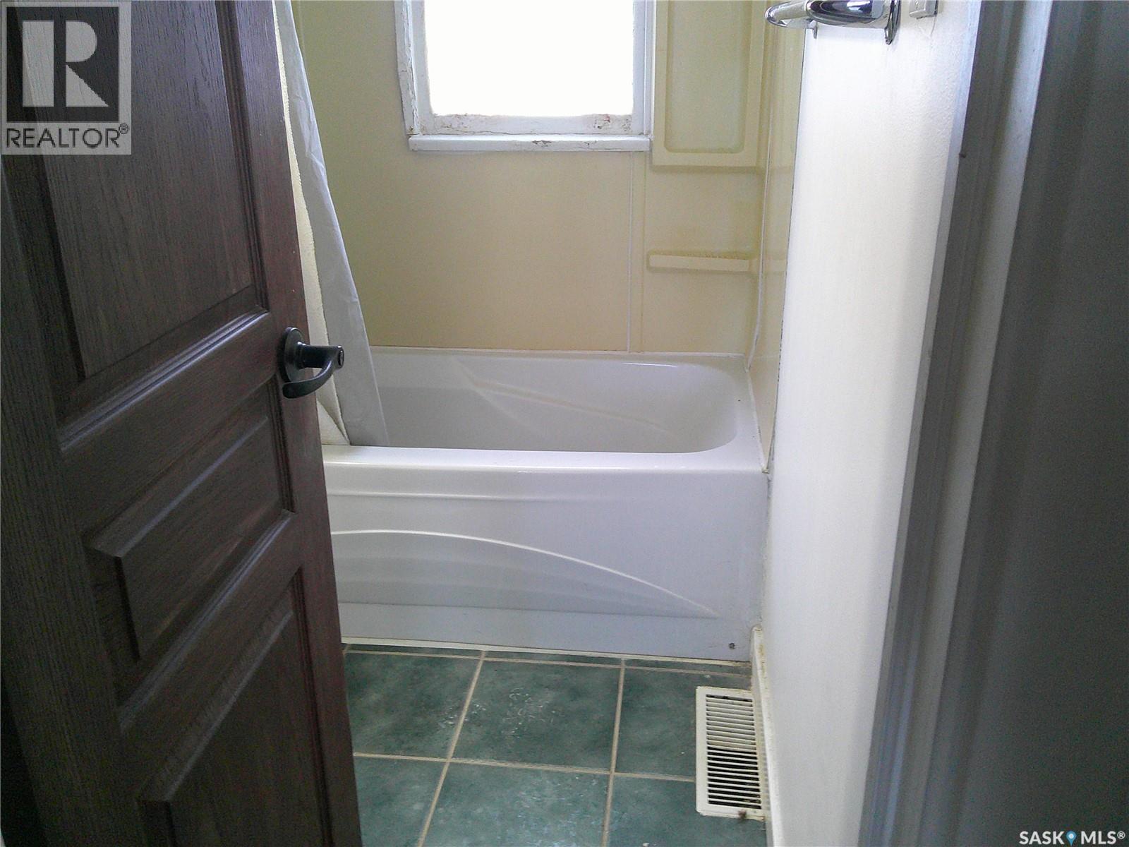 1268 Mcintosh Street, Regina, SK - Indoor Photo Showing Bathroom