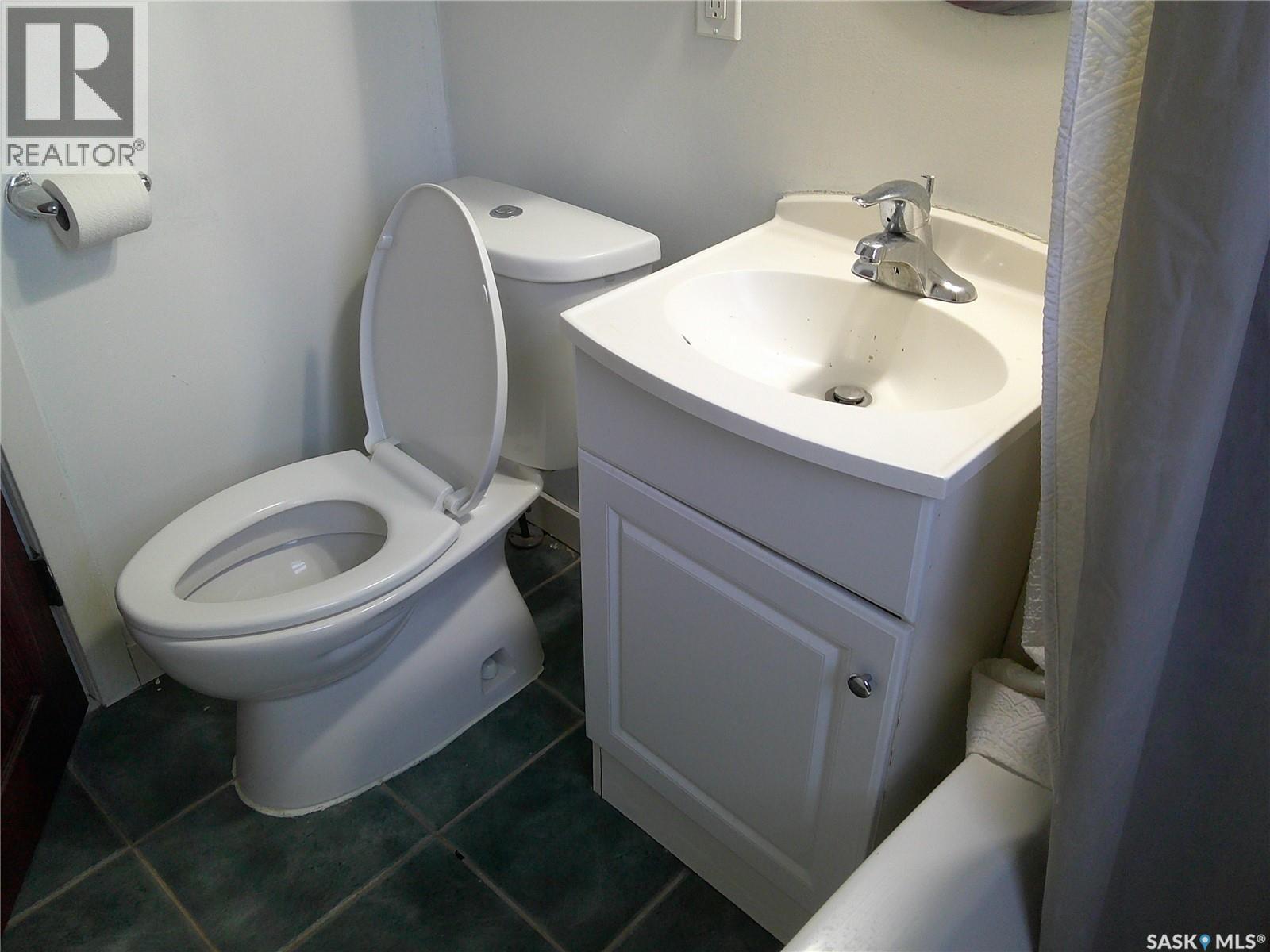 1268 Mcintosh Street, Regina, SK - Indoor Photo Showing Bathroom