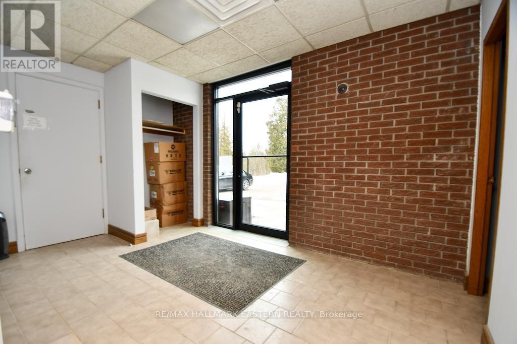 Main Entrance - 1970 Brown Line, Cavan Monaghan (Cavan-Monaghan), ON