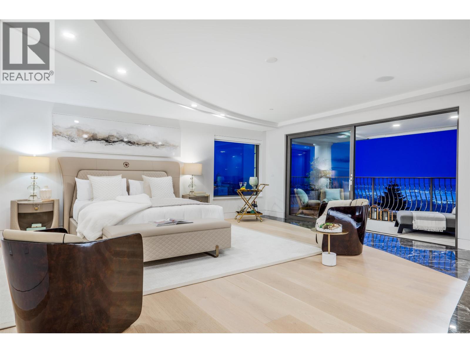 1123 Crestline Road, West Vancouver, BC - Indoor Photo Showing Bedroom