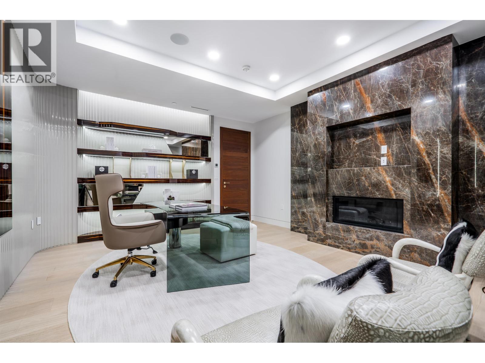 1123 Crestline Road, West Vancouver, BC - Indoor With Fireplace