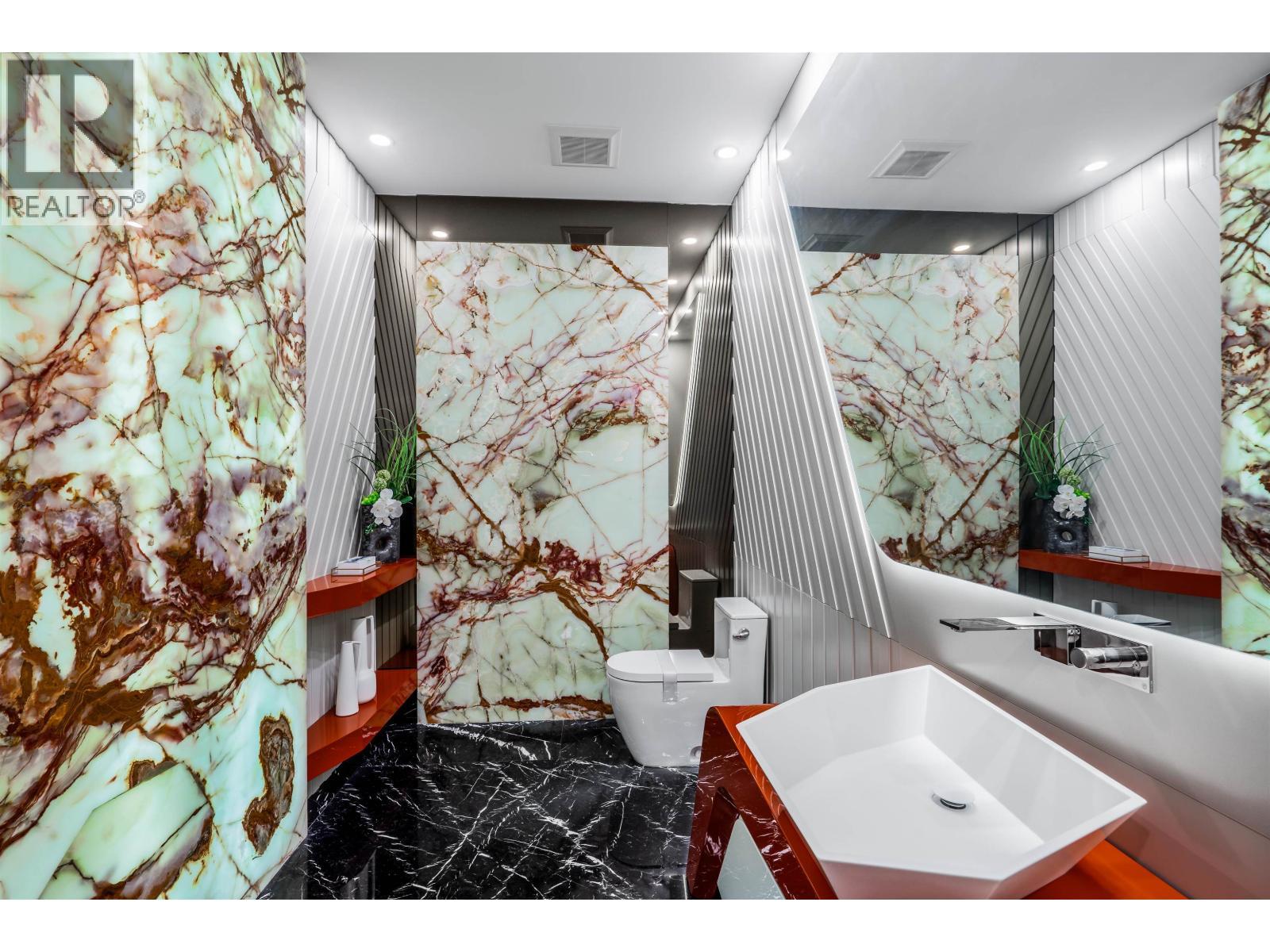 1123 Crestline Road, West Vancouver, BC - Indoor Photo Showing Bathroom