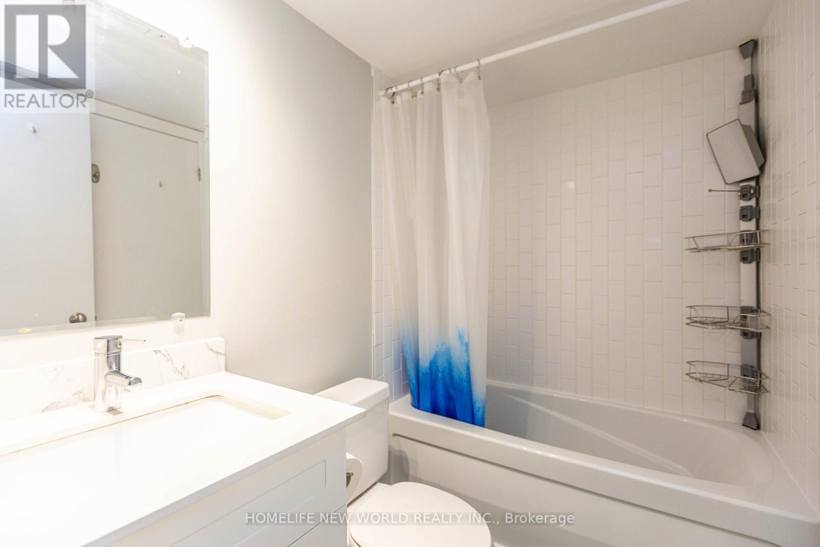 951 - 111 Elizabeth Street, Toronto, ON - Indoor Photo Showing Bathroom