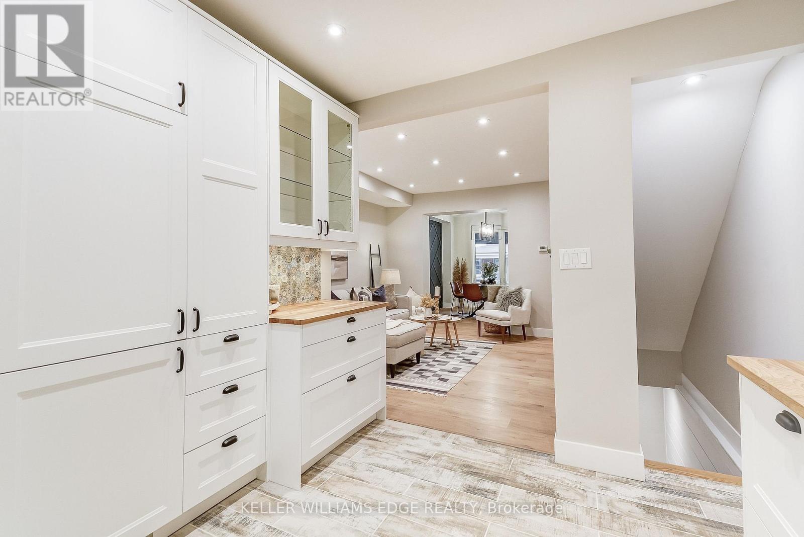 32 Cumberland Avenue, Hamilton, ON - Indoor Photo Showing Other Room