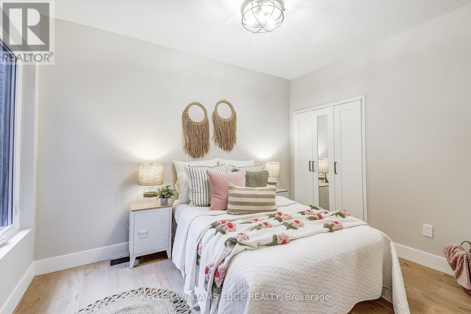 32 Cumberland Avenue, Hamilton, ON - Indoor Photo Showing Bedroom