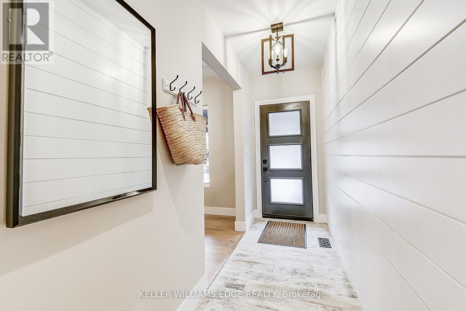 32 Cumberland Avenue, Hamilton, ON - Indoor Photo Showing Other Room