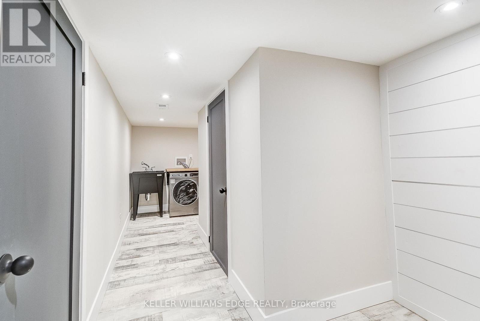 32 Cumberland Avenue, Hamilton, ON - Indoor