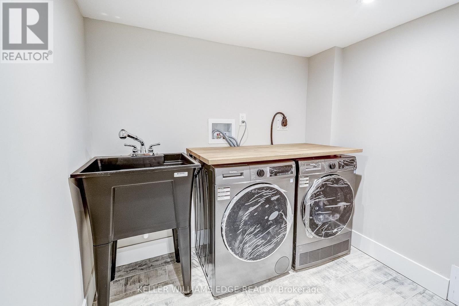 32 Cumberland Avenue, Hamilton, ON - Indoor Photo Showing Laundry Room