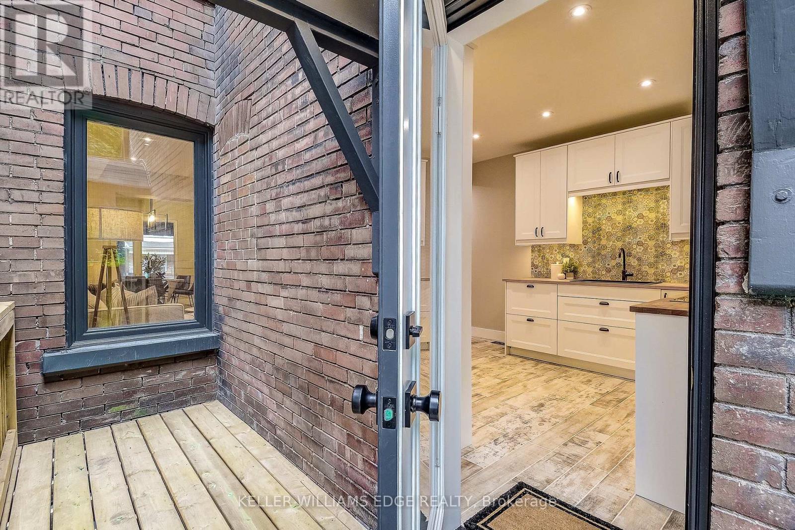 32 Cumberland Avenue, Hamilton, ON - With Exterior