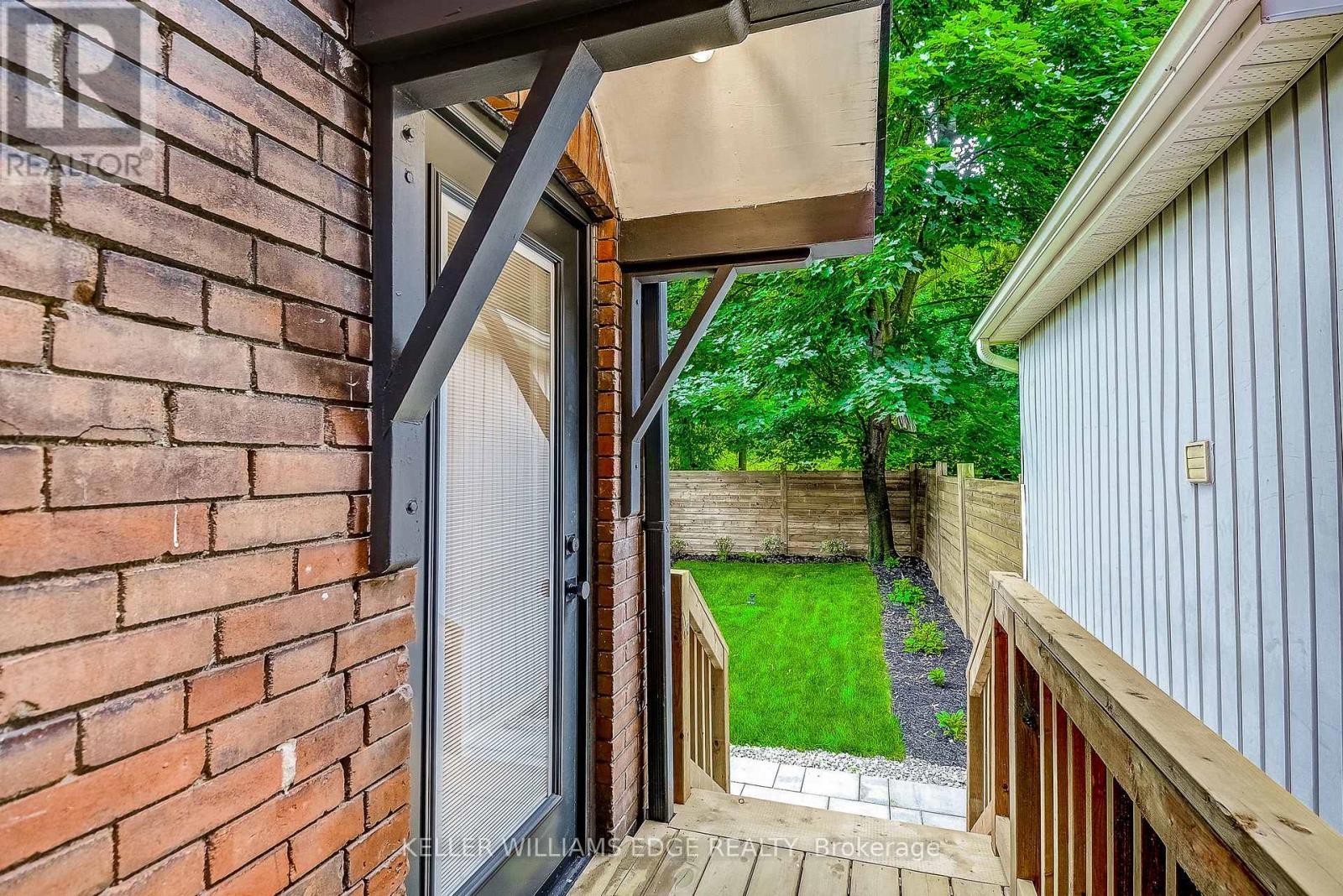 32 Cumberland Avenue, Hamilton, ON - Outdoor With Deck Patio Veranda With Exterior