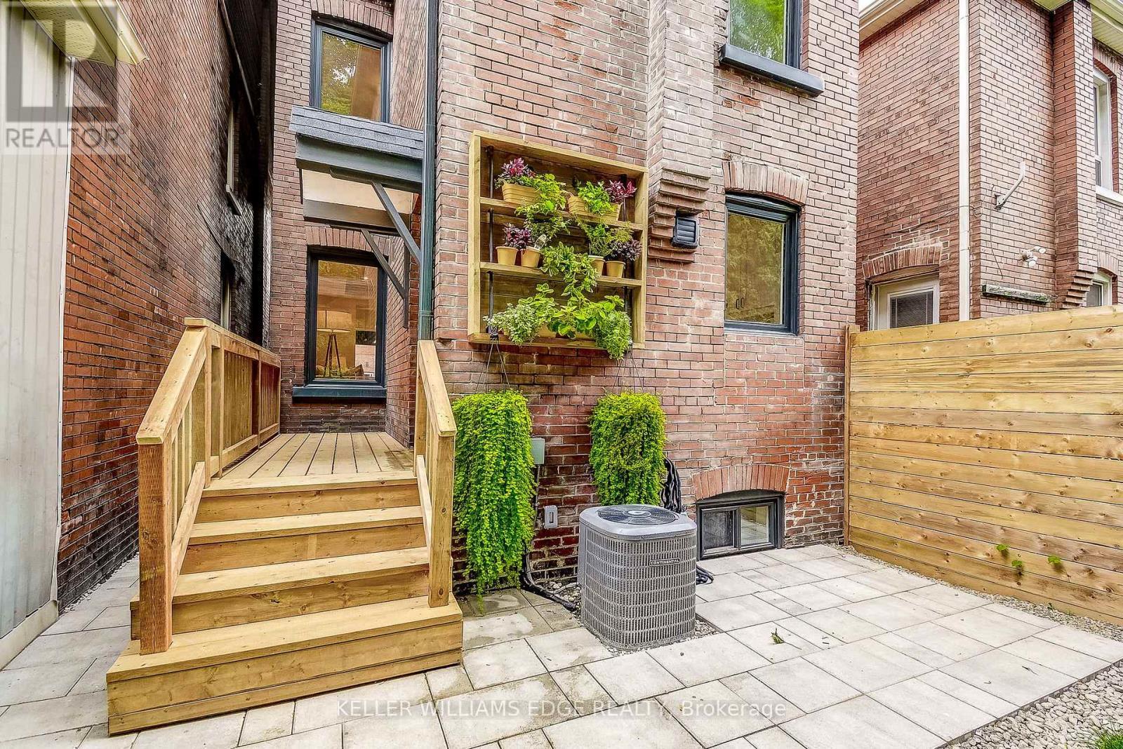 32 Cumberland Avenue, Hamilton, ON - Outdoor