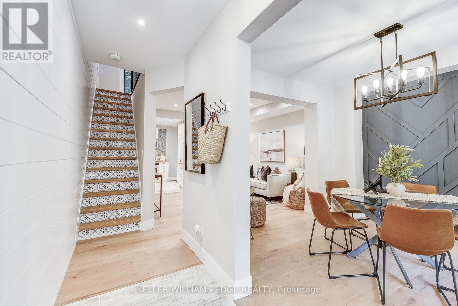 32 Cumberland Avenue, Hamilton, ON - Indoor Photo Showing Dining Room