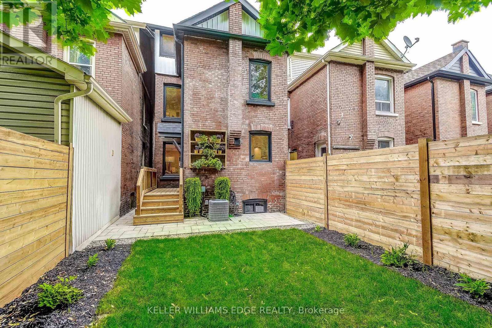 32 Cumberland Avenue, Hamilton, ON - Outdoor