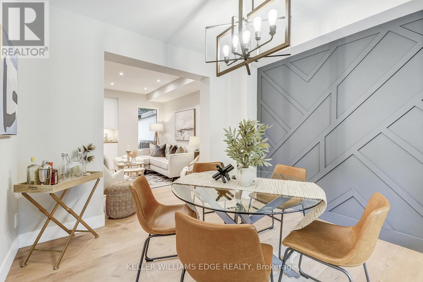 32 Cumberland Avenue, Hamilton, ON - Indoor Photo Showing Dining Room