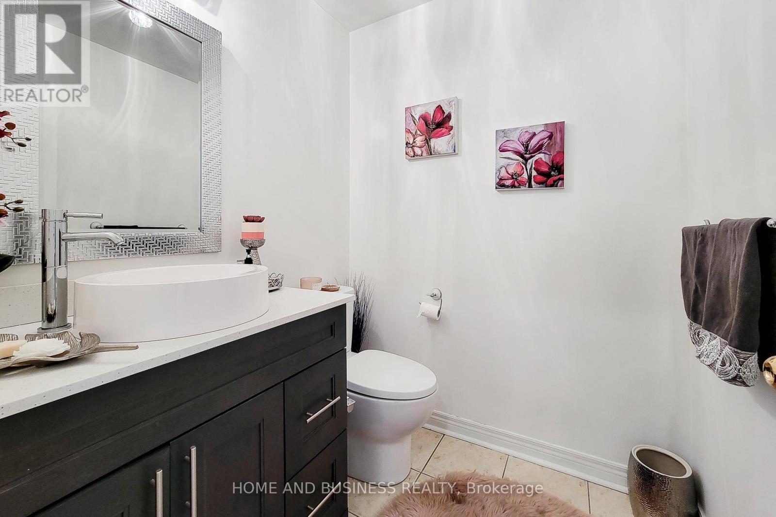 5680 Longboat Avenue, Mississauga, ON - Indoor Photo Showing Bathroom