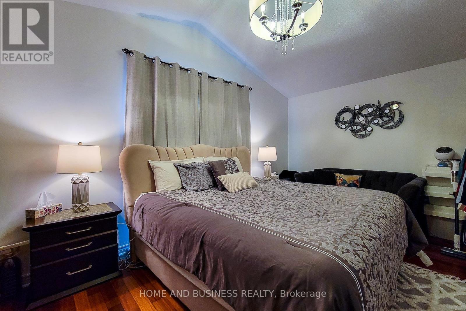 5680 Longboat Avenue, Mississauga, ON - Indoor Photo Showing Bedroom