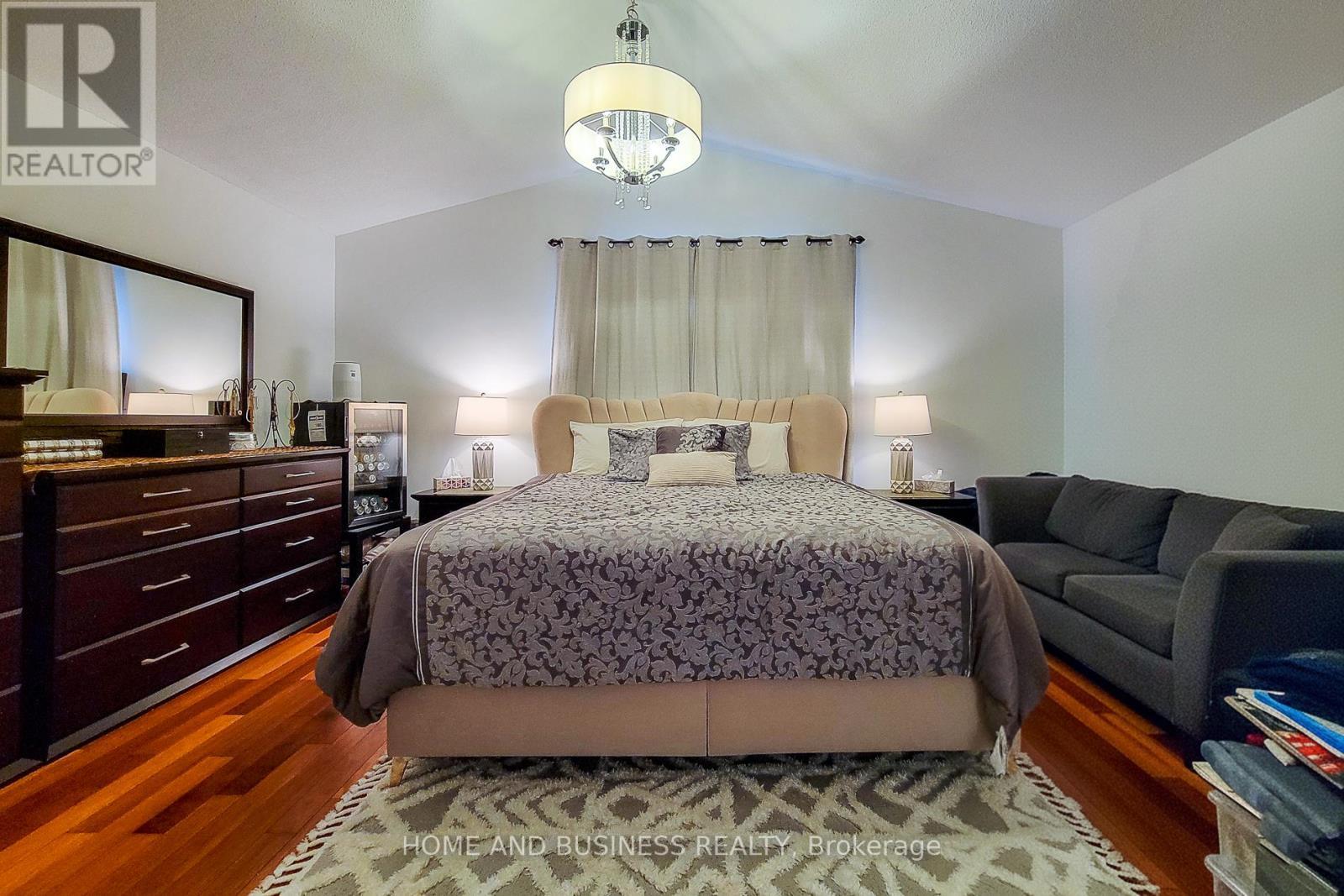 5680 Longboat Avenue, Mississauga, ON - Indoor Photo Showing Bedroom