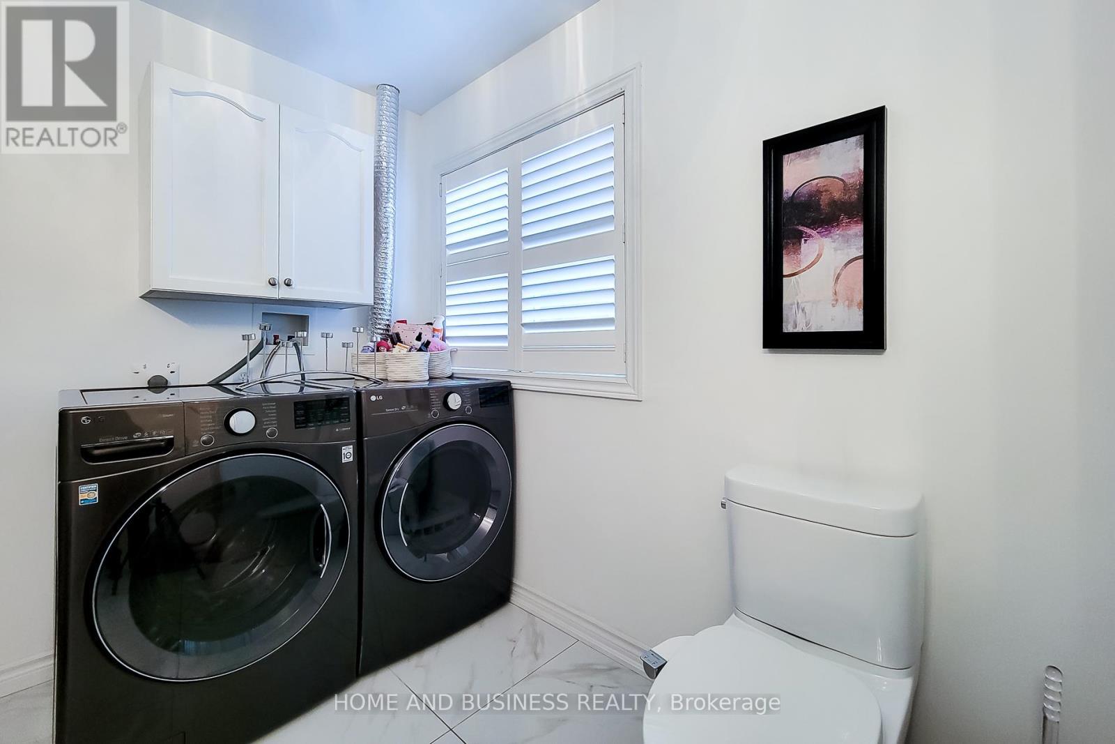 5680 Longboat Avenue, Mississauga, ON - Indoor Photo Showing Laundry Room