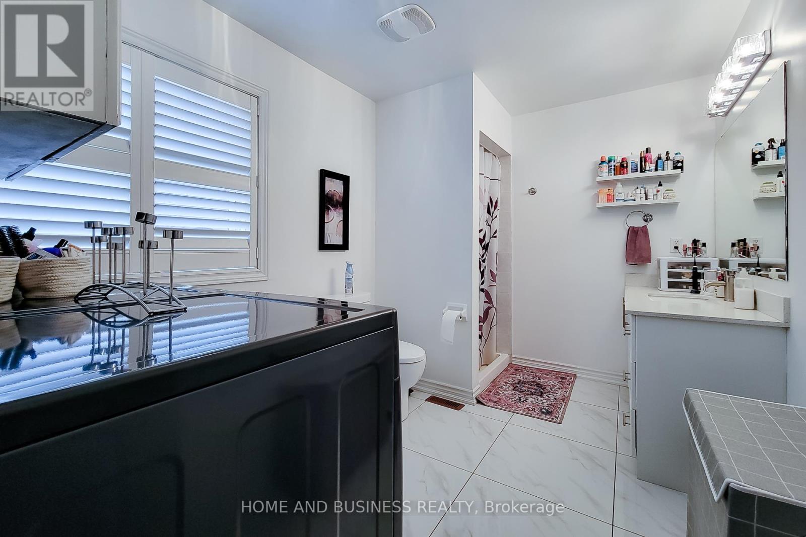 5680 Longboat Avenue, Mississauga, ON - Indoor Photo Showing Other Room