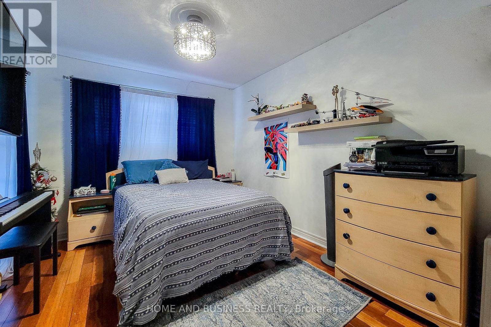 5680 Longboat Avenue, Mississauga, ON - Indoor Photo Showing Bedroom