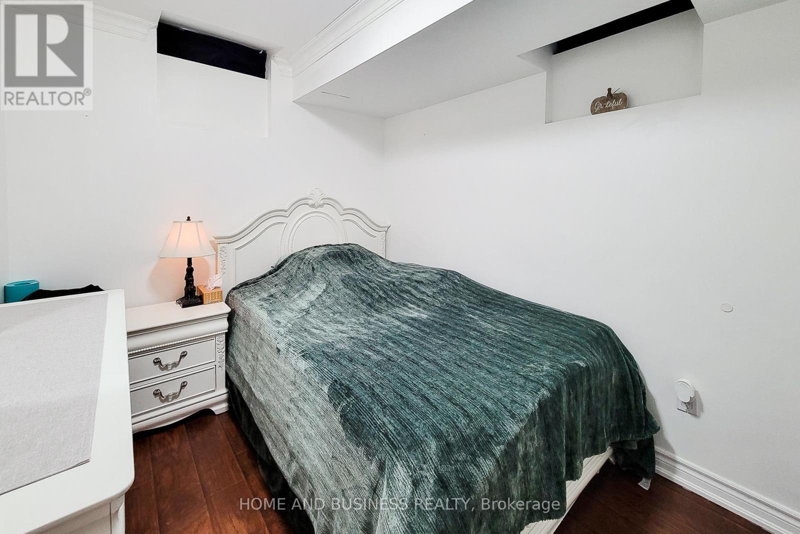 5680 Longboat Avenue, Mississauga, ON - Indoor Photo Showing Bedroom