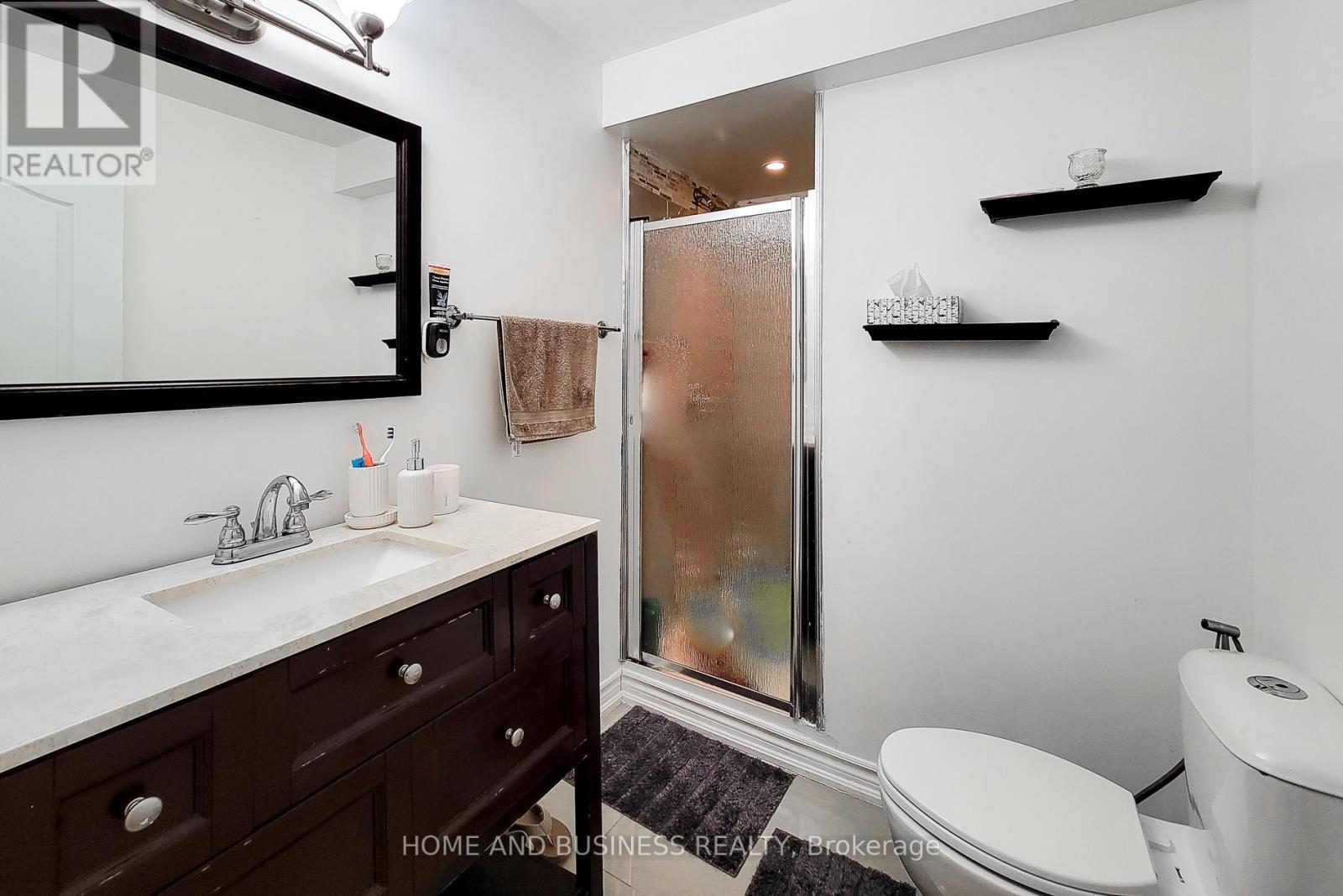 5680 Longboat Avenue, Mississauga, ON - Indoor Photo Showing Bathroom