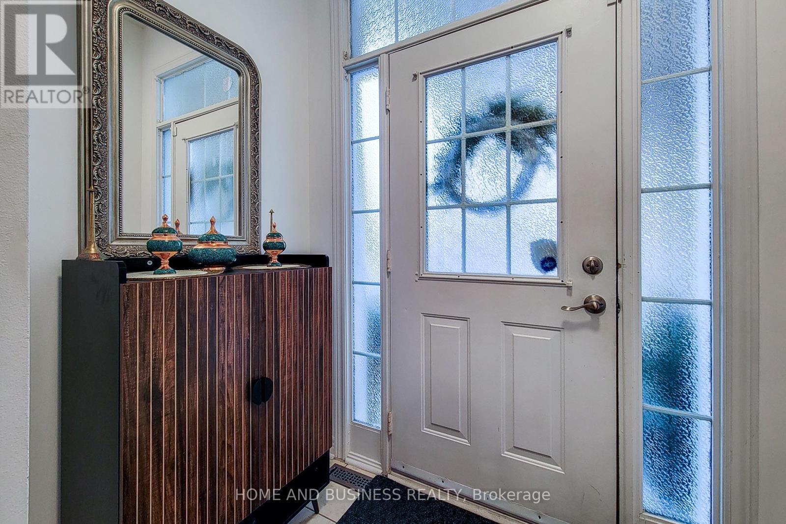 5680 Longboat Avenue, Mississauga, ON - Indoor Photo Showing Other Room