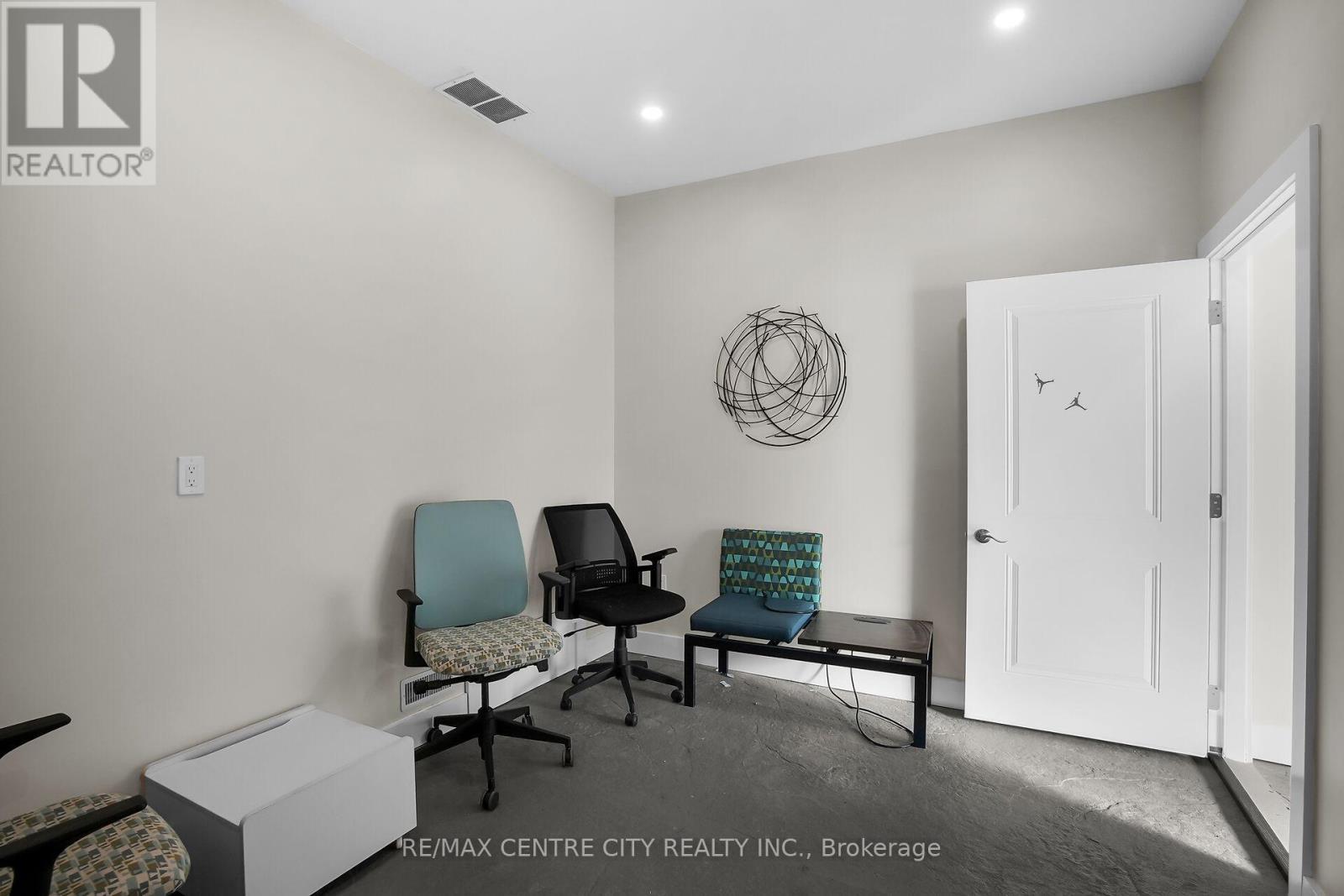 302 Wellington Road, London South (South H), ON