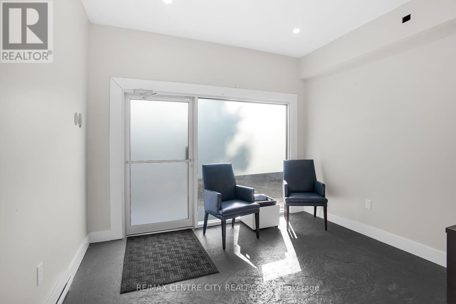 302 Wellington Road, London South (South H), ON