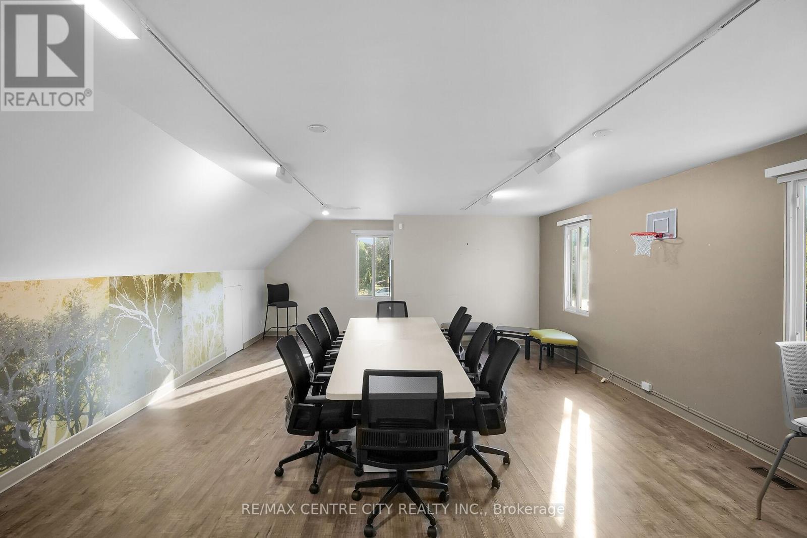 302 Wellington Road, London South (South H), ON