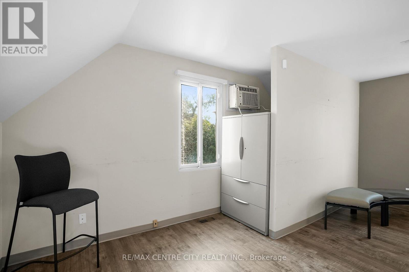 302 Wellington Road, London South (South H), ON