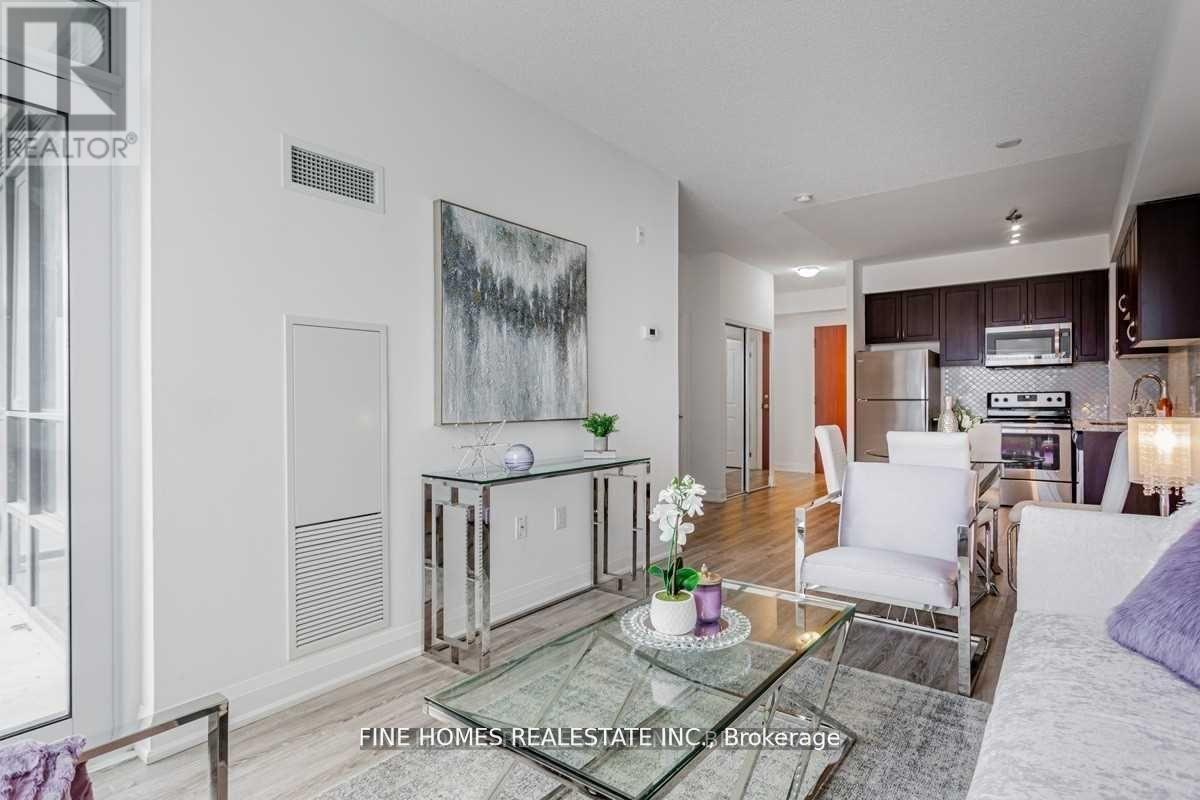 514 - 2800 Keele Street, Toronto, ON - Indoor Photo Showing Living Room