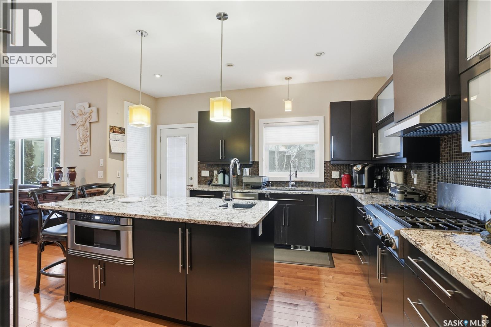 215 Beechwood Crescent, Saskatoon, SK - Indoor Photo Showing Kitchen With Double Sink With Upgraded Kitchen
