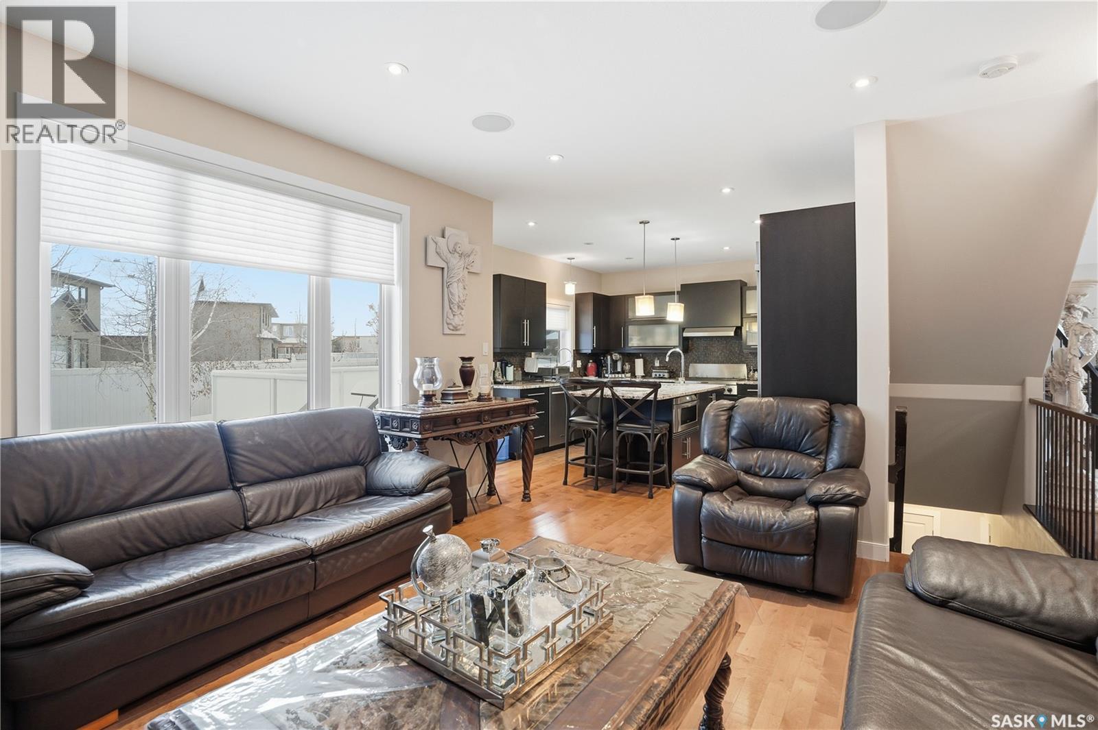 215 Beechwood Crescent, Saskatoon, SK - Indoor Photo Showing Living Room
