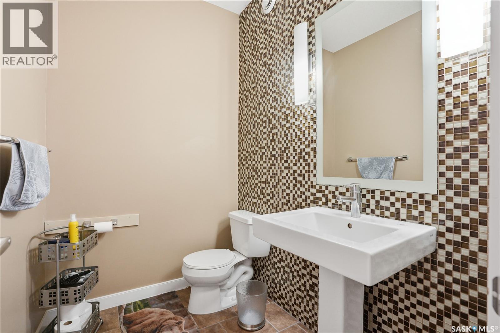 215 Beechwood Crescent, Saskatoon, SK - Indoor Photo Showing Bathroom